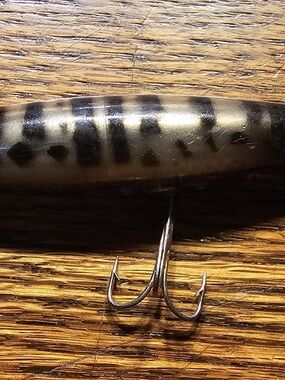 Heddon Dying Flutter: A Vintage Wooden Topwater Fishing Lure.